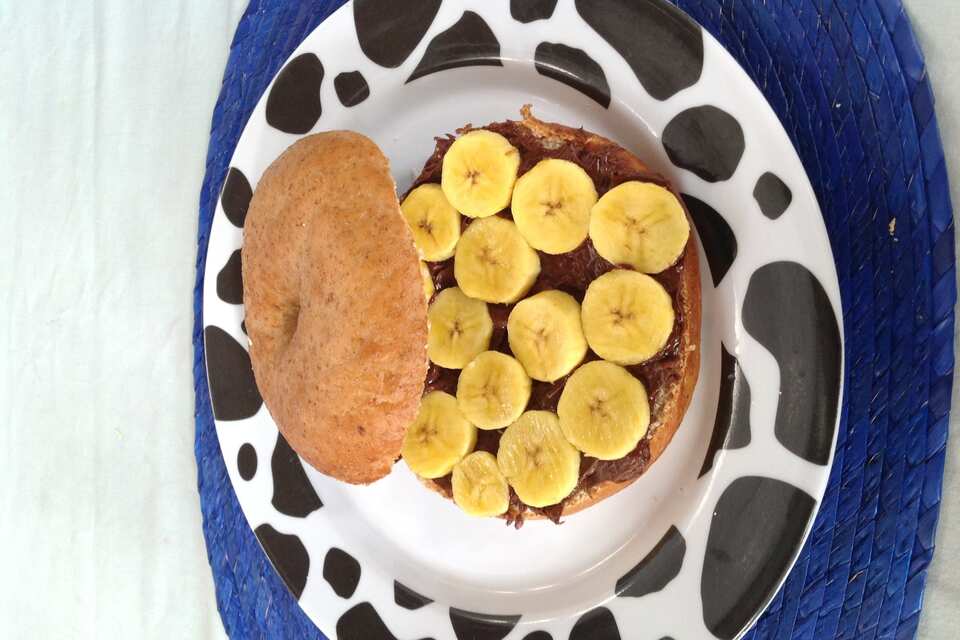 Bagels De Nutella Y Pl Tano Para Desayuno