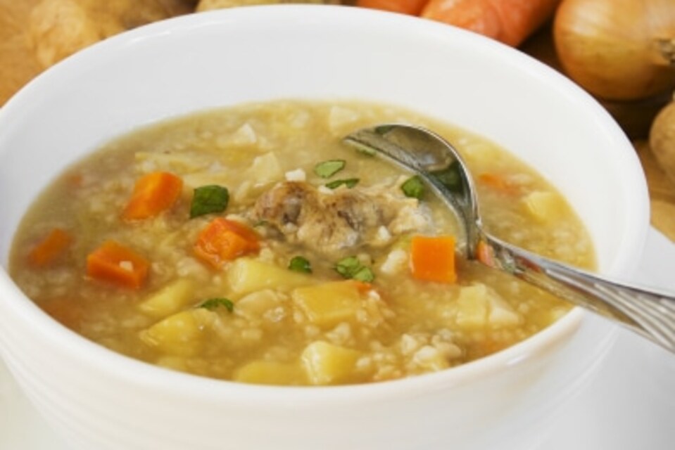 Sopa De Cebada Con Albondigas De Ternera