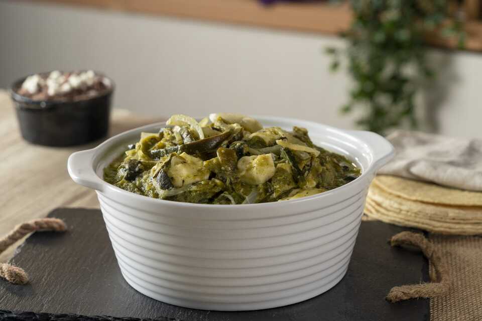 Rajas Con Queso En Salsa Verde