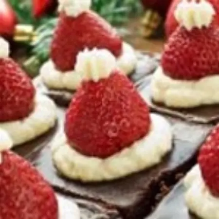 Brownies com gorros de Papai Noel