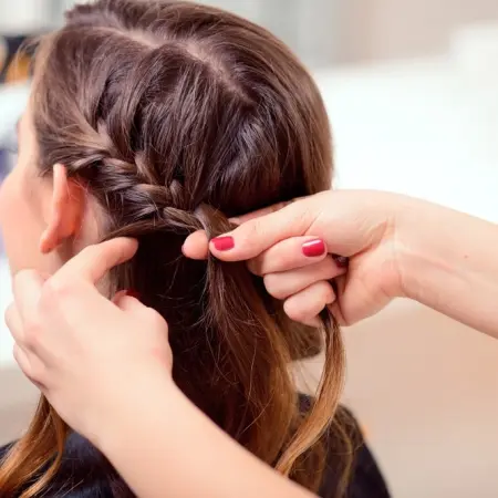 10 Tricks to Give Your Hairstyles a Different Twist