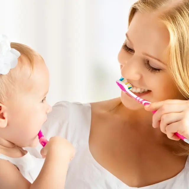 Como cuidar das gengivas e dentes do seu pequeno