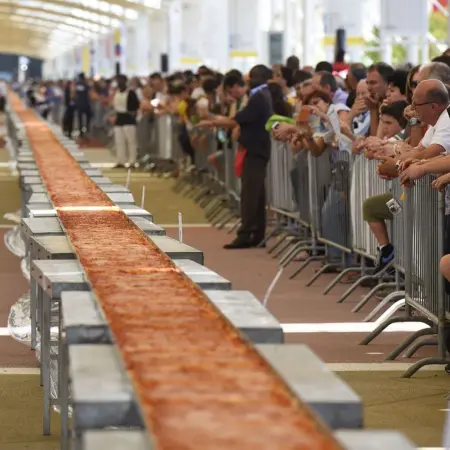 1.8 km is the measurement of the largest pizza in the world