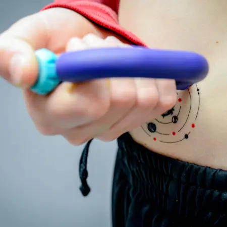 Conheça Renata Souza Luque, a designer mexicana que criou Thomy para ajudar crianças com diabetes