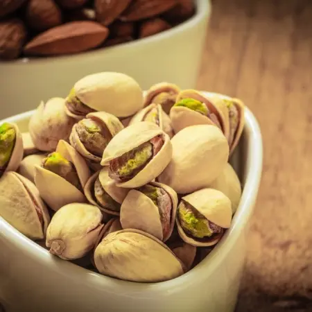 What are the benefits of eating pistachios?