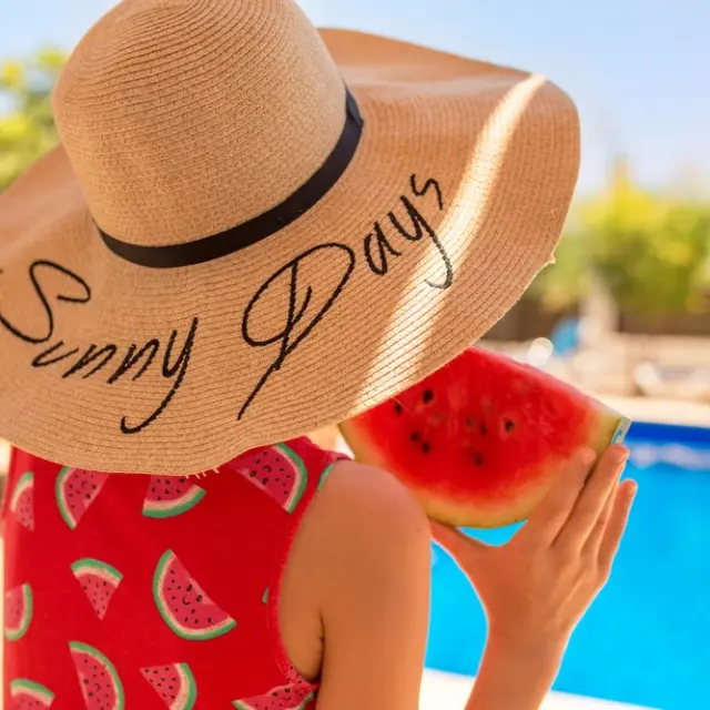 Myth or Reality: Should I Wait After Eating to Swim?