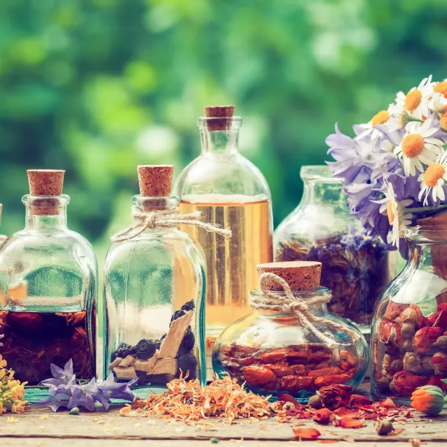 5 Natural Teas and Essences to Relax