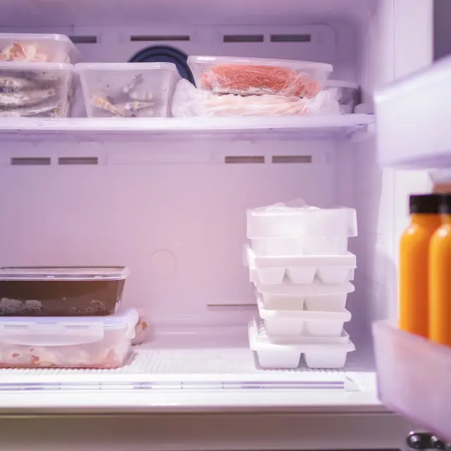 5 effective ways to remove bad smell from the freezer
