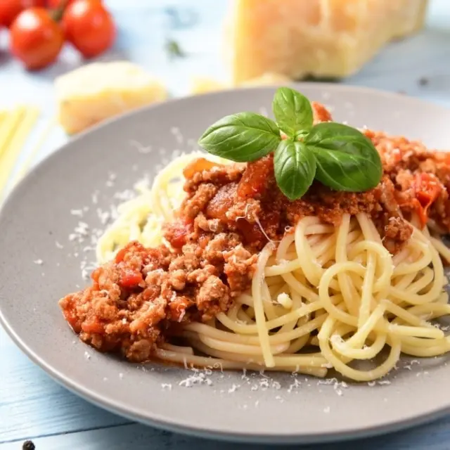 How to make spaghetti Bolognese: ingredients and Italian recipe