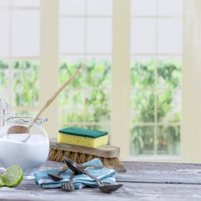 Natural Kitchen Cleaning with Vinegar, Baking Soda, and Hot Water