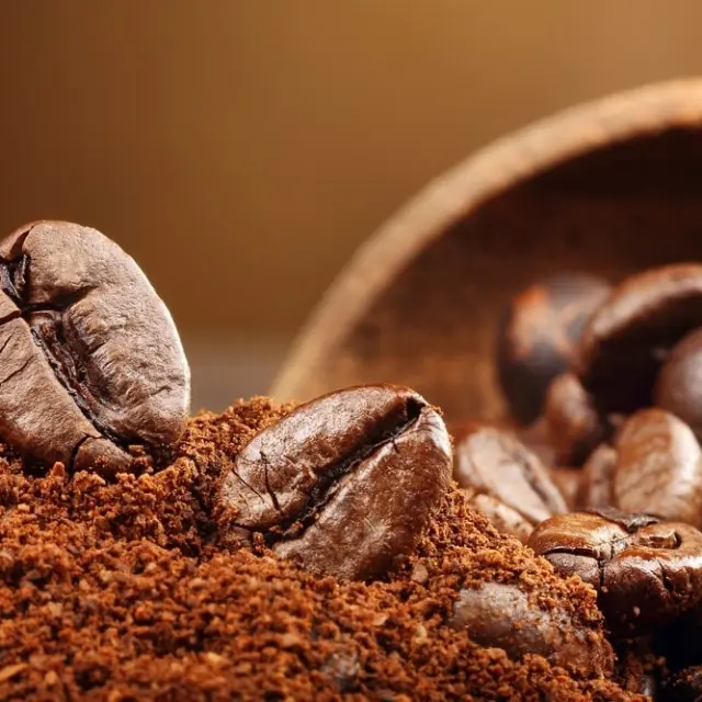 5 esfoliantes e máscaras caseiras com café