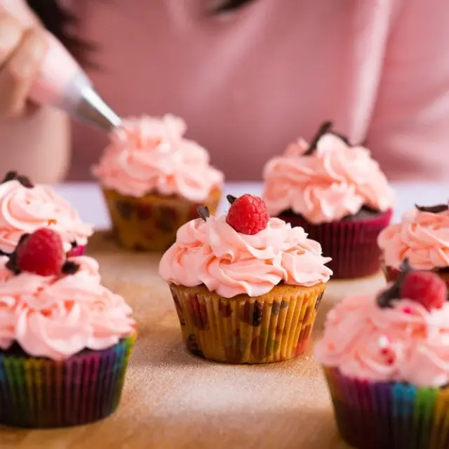 5 Ways to Prepare Frosting for Cakes