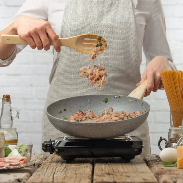 What pan to use for making fat-free meals?