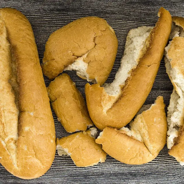 The simplest trick to rescue hard bread