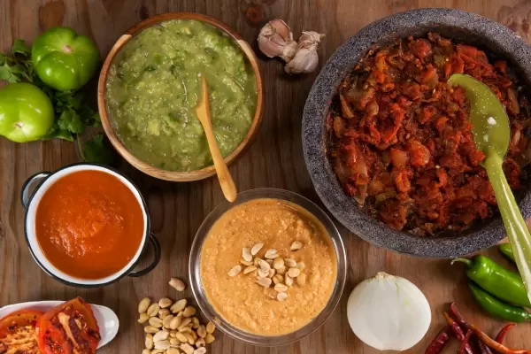 Cómo quitar manchas de comida mexicana del mantel