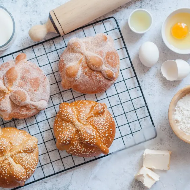 10 tips for making pan de muerto at home