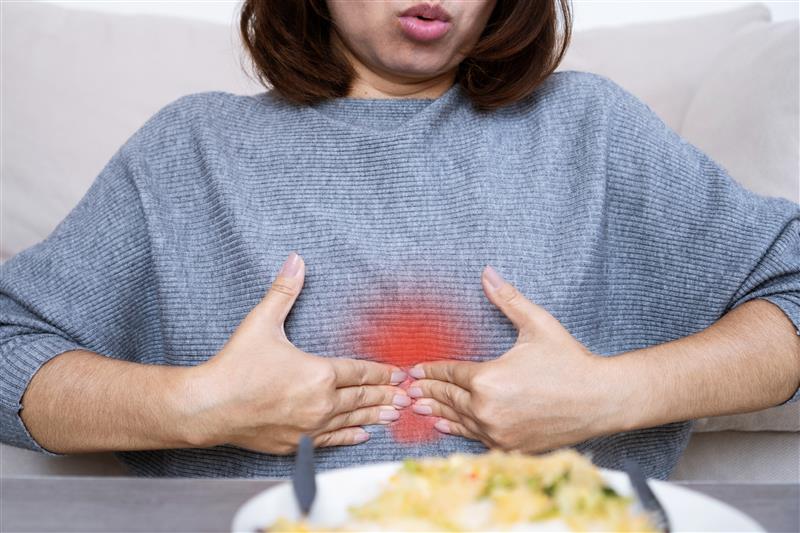 woman with indigestion symptoms