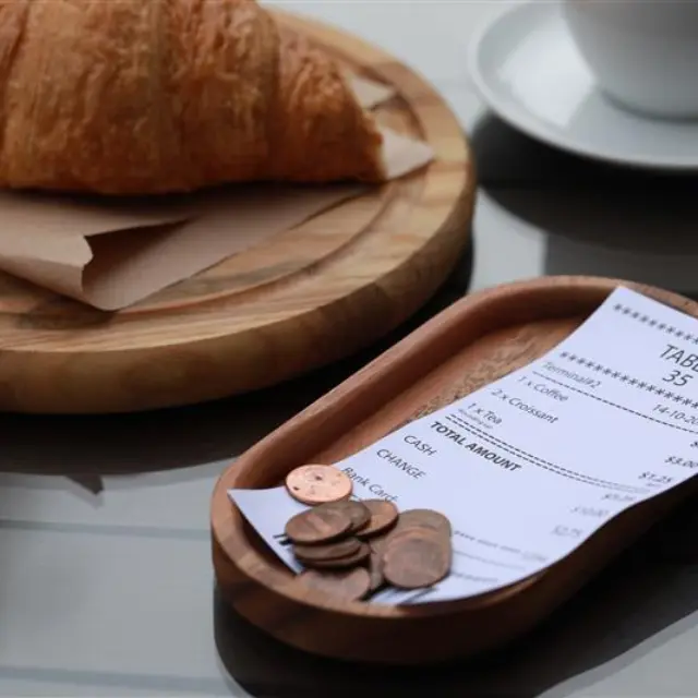 A gorjeta é obrigatória nos restaurantes? Isso diz a Profeco