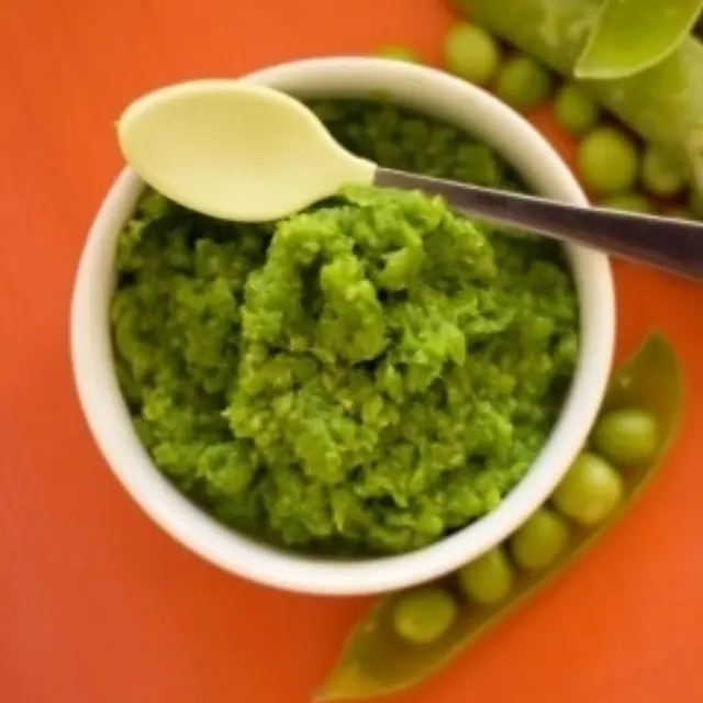 10 tips for introducing solid foods to your baby