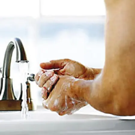 How to remove garlic smell from hands?