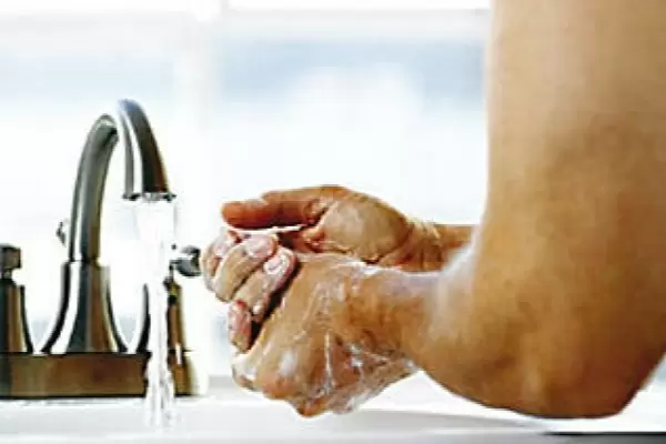 Cómo quitar el olor de ajo de las manos: 5 trucos que funcionan