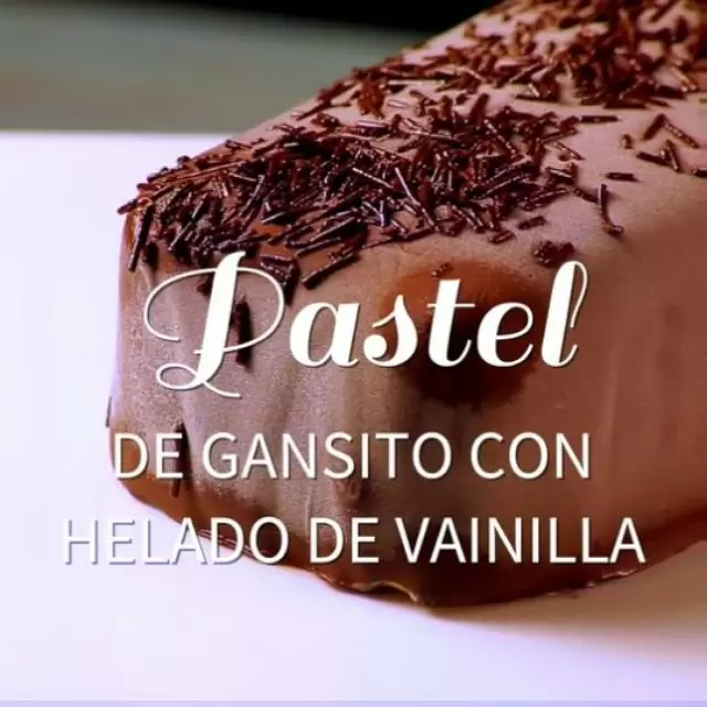 Pastel de Gansito con Helado de Vainilla