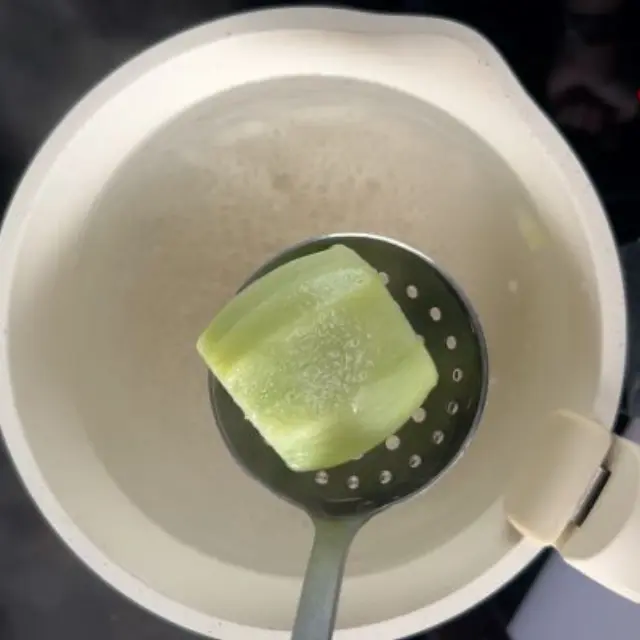 How to poach a kiwi?