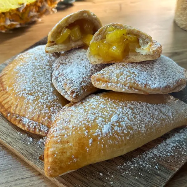 Empadas de abacaxi  