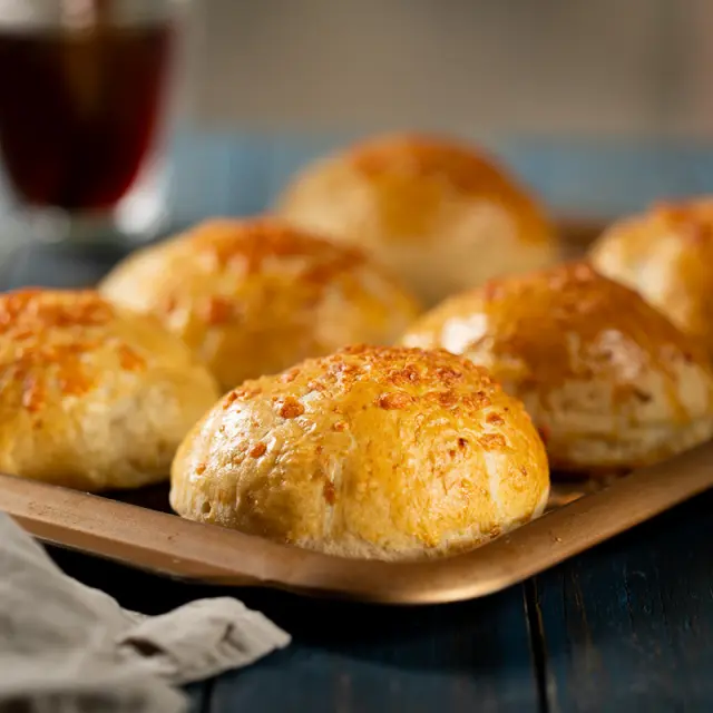 Pão recheado com queijo  