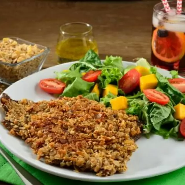 Milanesa de Res Empanizada con Granola con Quínoa