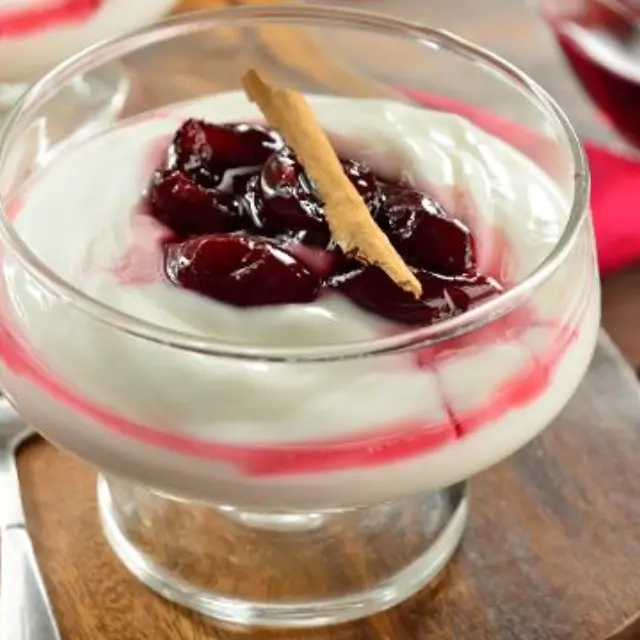 Vídeo de Iogurte com Ameixas ao Vinho Tinto