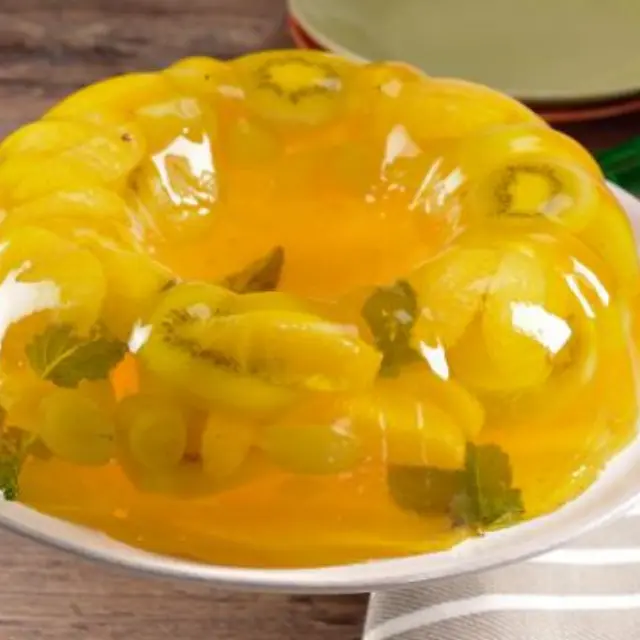Vídeo de Gelatina Light de Abacaxi com Fruta e Hortelã