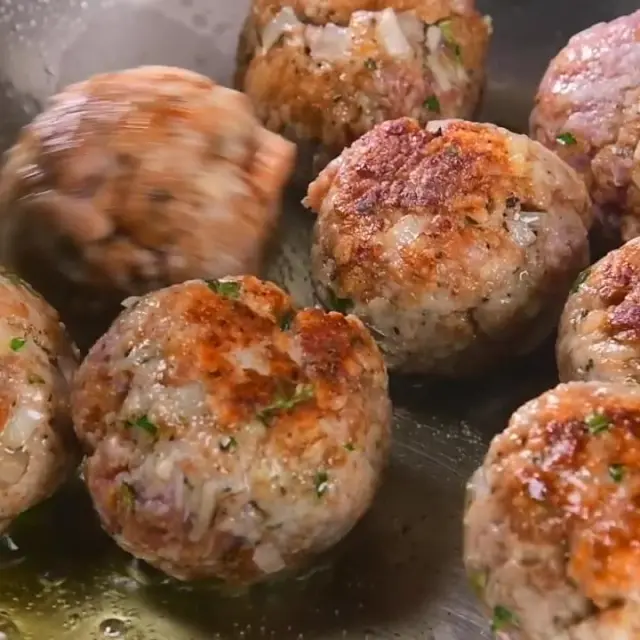 Vídeo de Pão Recheado com Almôndegas à Italiana com Parmesão