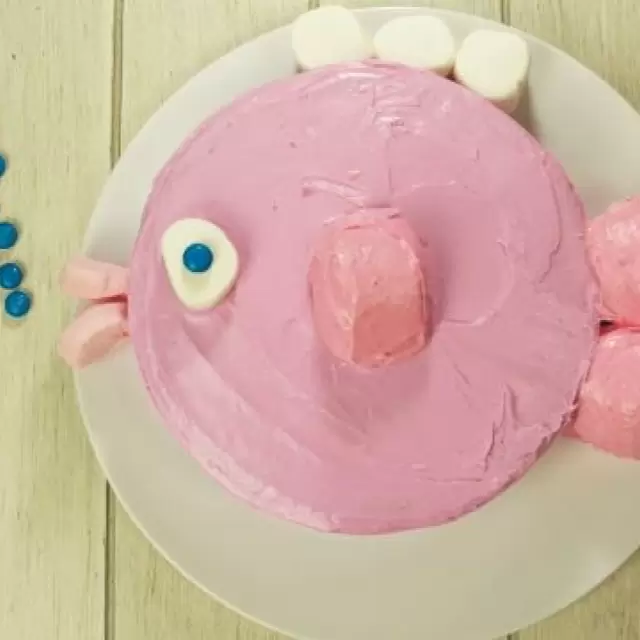 How to make easy Peppa Pig cake - Linda on the Go