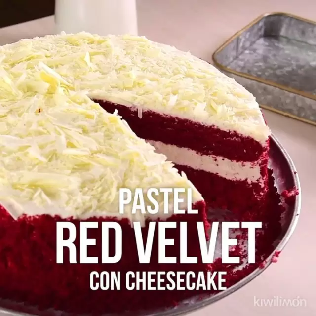 Red Velvet Cake with Cheesecake