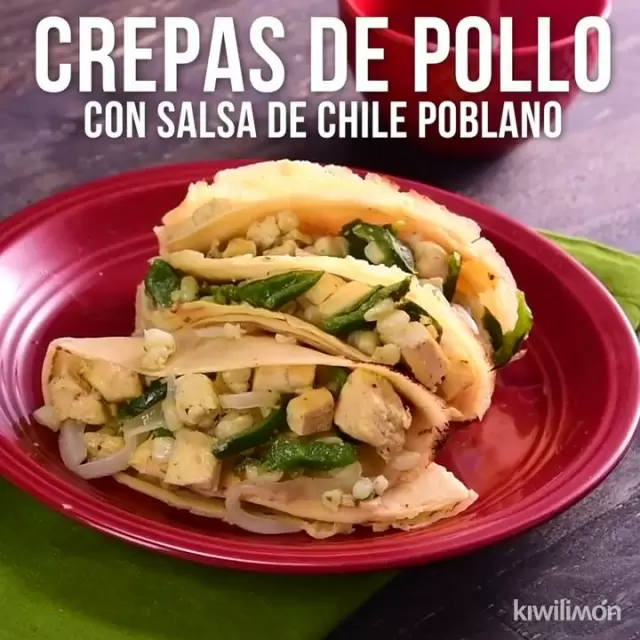 Crepas de Pollo en Salsa de Chile Poblano y Elotes