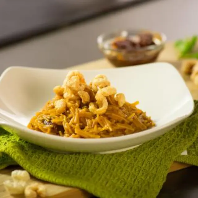 Video of Dry noodle with Chicharrón and Chipotle