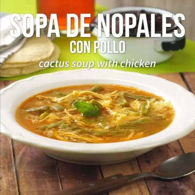 Sopa de Pollo con Nopales