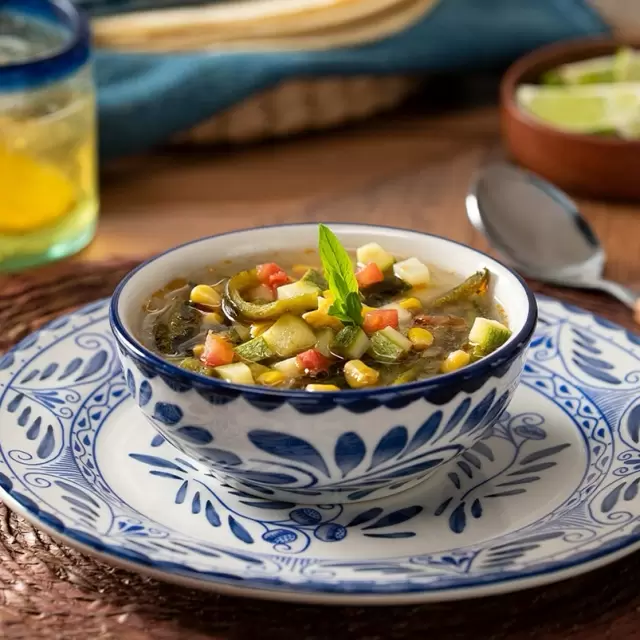 Sopa de Calabacitas con Chile Poblano