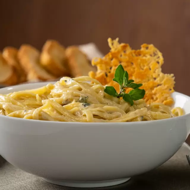 Fettuccine a los Tres Quesos