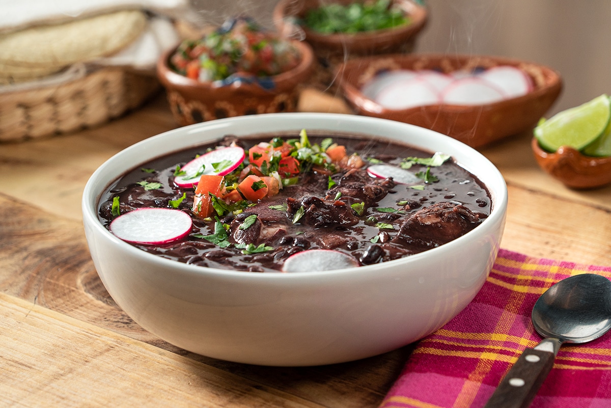 Frijol con Puerco y Pico de Gallo