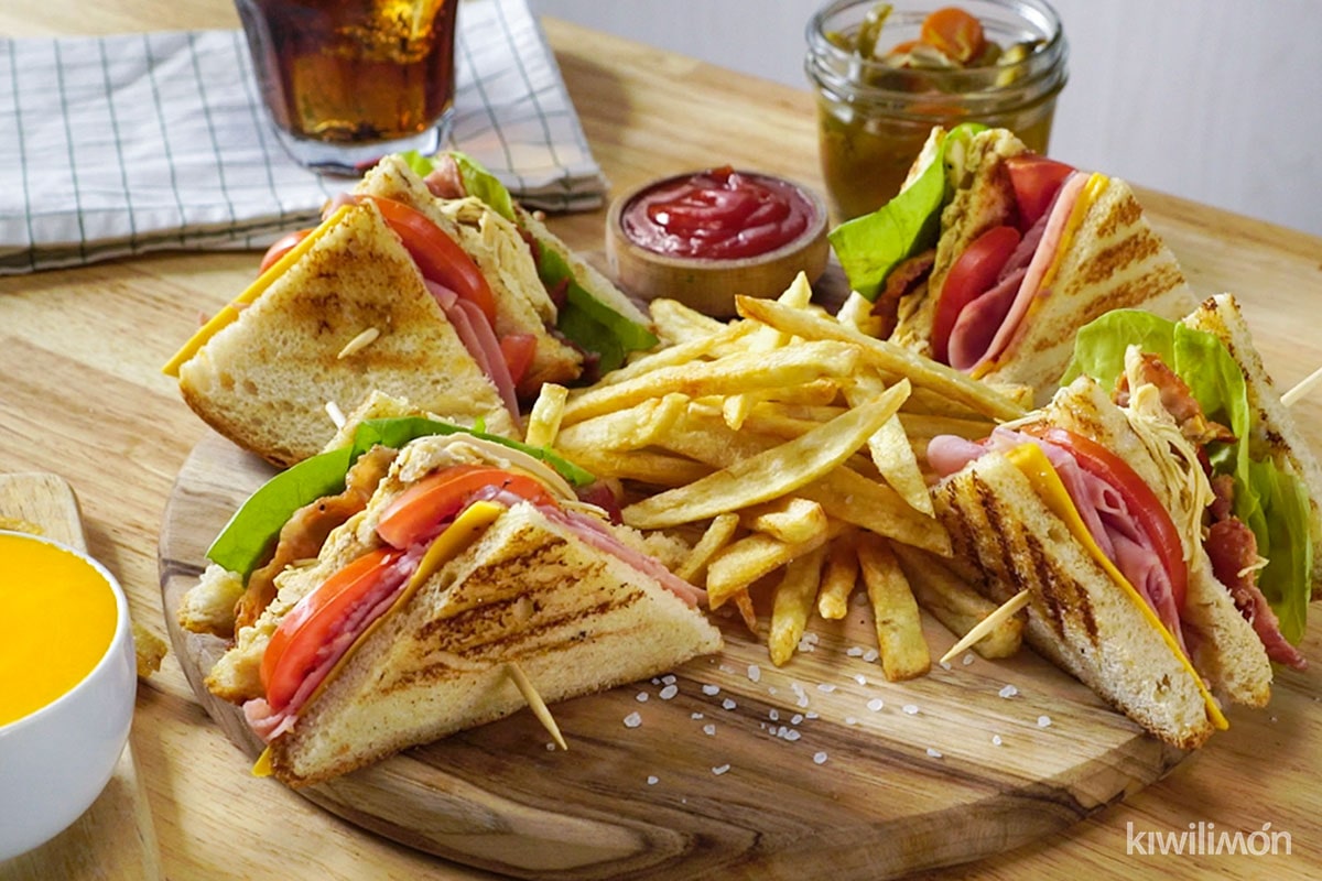 Introducir 45+ imagen club sandwich con papas fritas