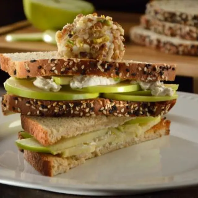 Vídeo de Sanduíche de Maçã Verde, Cream Cheese e Sorvete