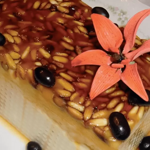 Coconut and pine nuts cake