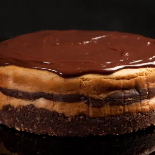 Hypnotizing Chocolate and Peanut Butter Cheesecake