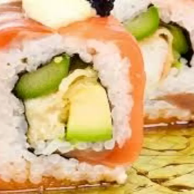 Sushi de Salmón y Aguacate