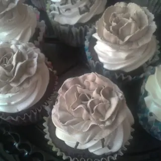 Vanilla Cupcakes with Vanilla and Chocolate Frosting