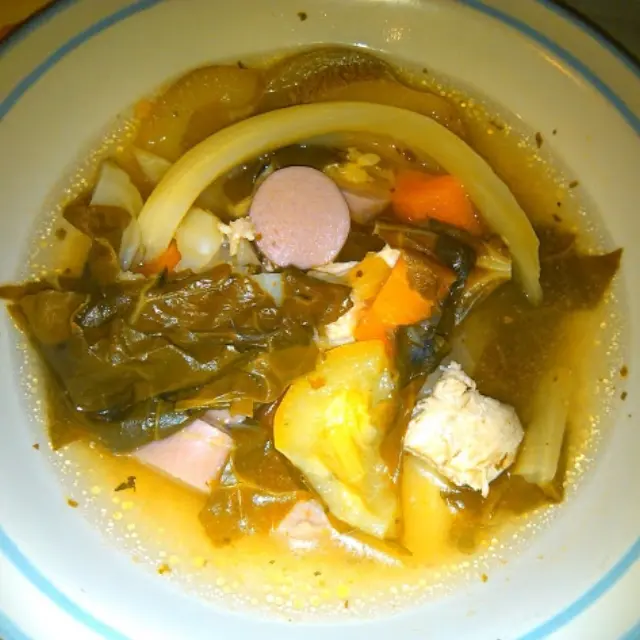 Sopa de Legumes com Frango e Linguinha de Peru