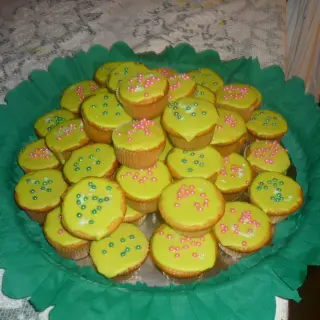 Vanilla Cupcakes with Lemon Glaze