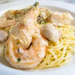 Spaghetti with Shrimp in Cream